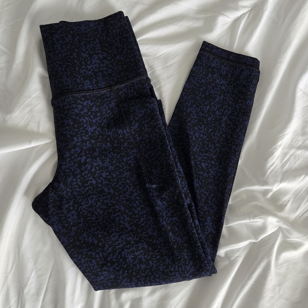 athleta salutation stash pocket gravel tight, small, blue black print